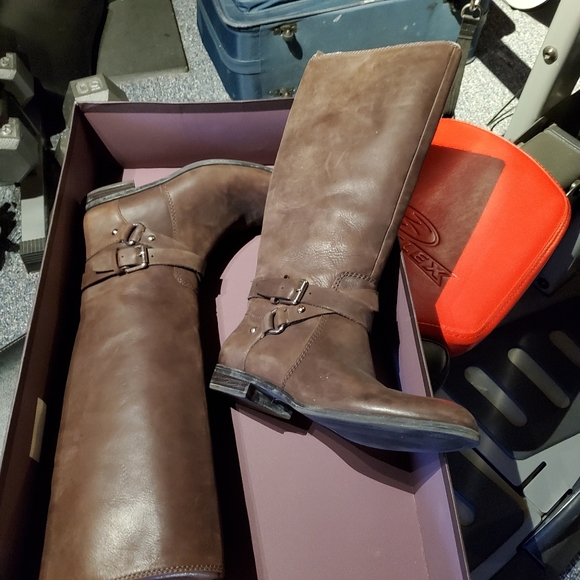 ENZO ANGIOLINI brown leather tall boots - Picture 1 of 5